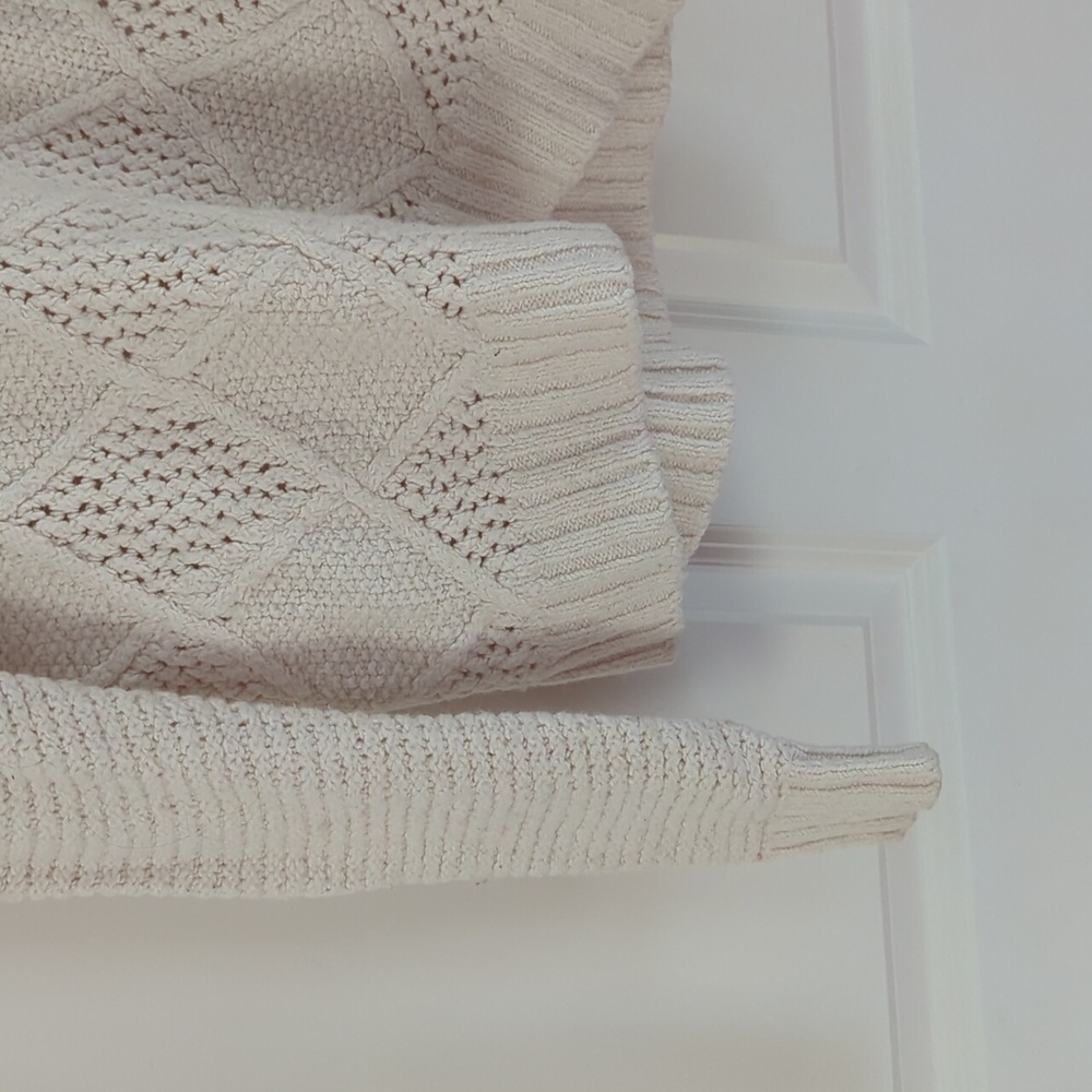 American Eagle Outfitters off-white chunky Sweater - Picture 6 of 13